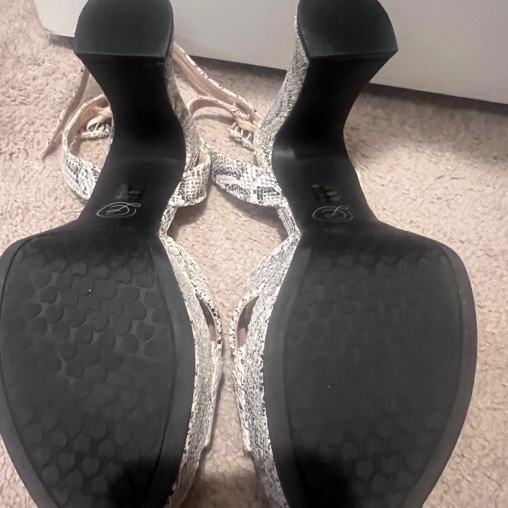 Chinese Laundry Snake-Print Platform Sandals in Black and White - Picture 4 of 5